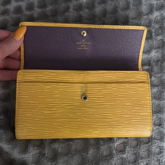 LV EPI WALLET YELLOW - Picture 6 of 8